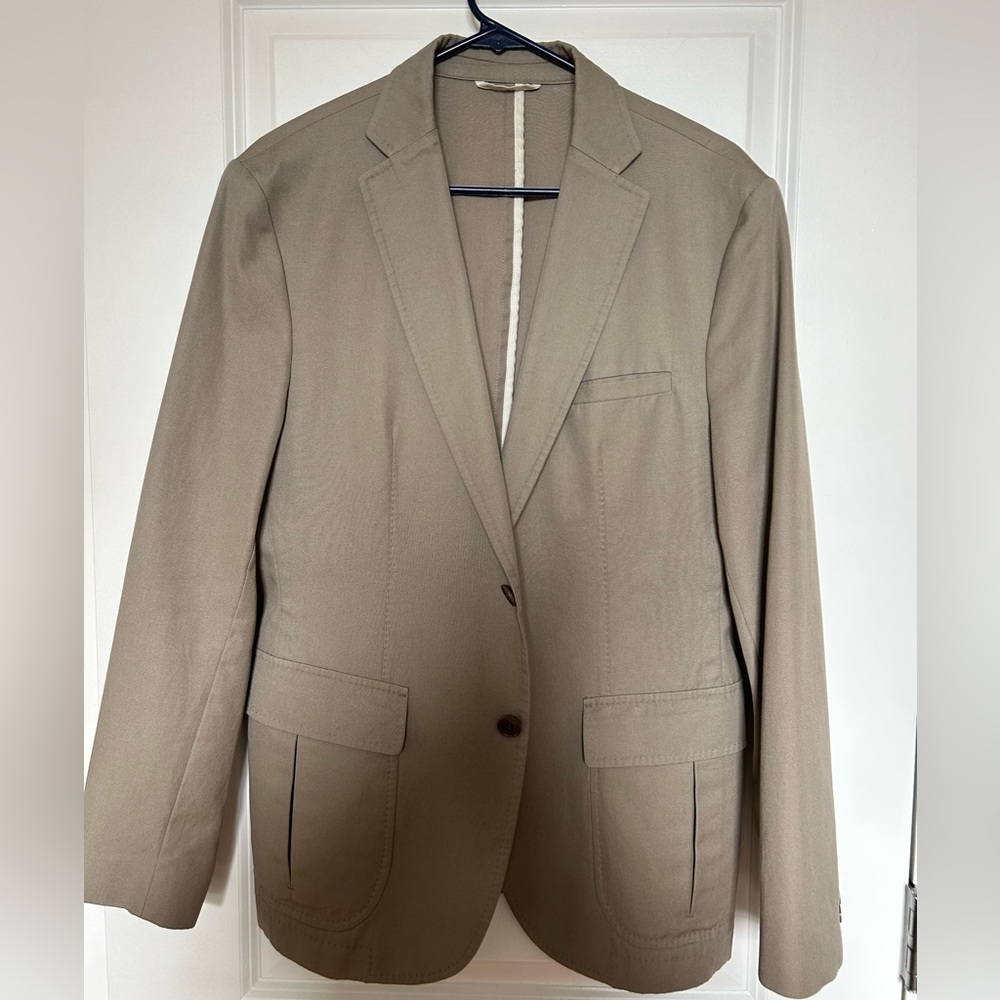Boss men’s lightweight sport jacket only partially lined. Impeccable stitching